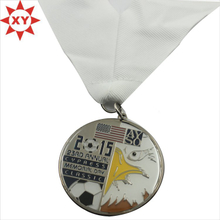 Medallas calientes del metal del balompié de la venta con el acollador para los regalos de la promoción
