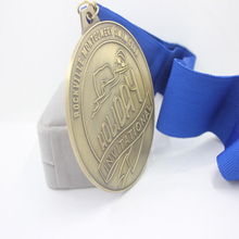 medalla grabada grabada los 7.3cm de la natación del bronce de la antigüedad de la insignia