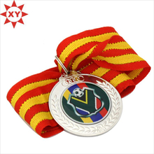 Medalla de plata reflejada barata al por mayor del metal del deporte del balompié con la cinta